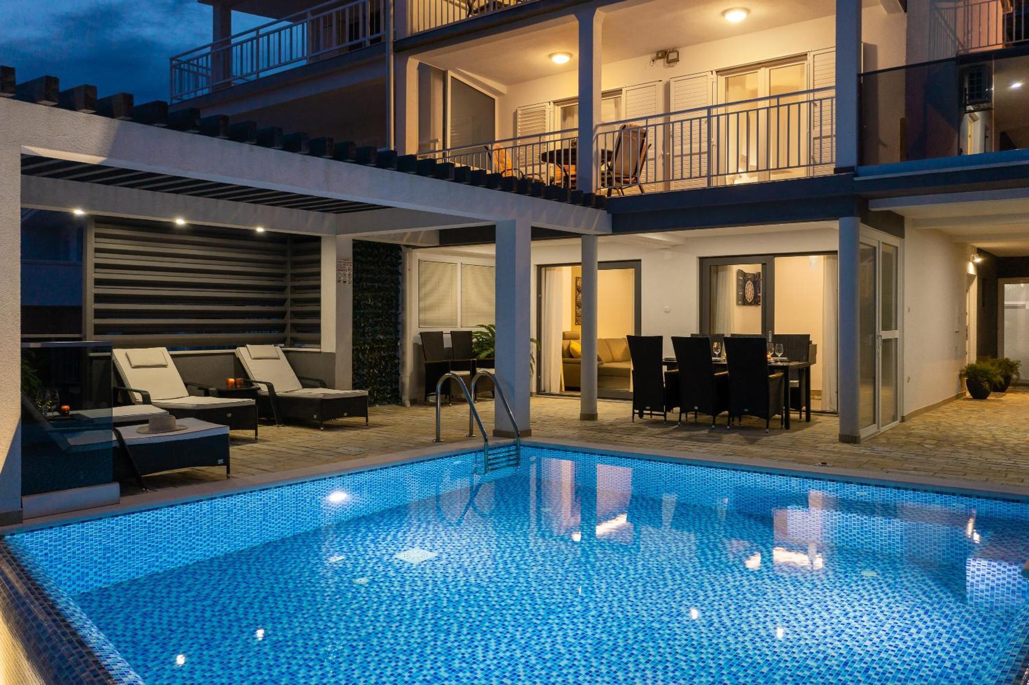 Luxury Seafront Villa With Heated Pool, Jacuzzi, Sea View, 150 M From Beach Stanici Exterior foto